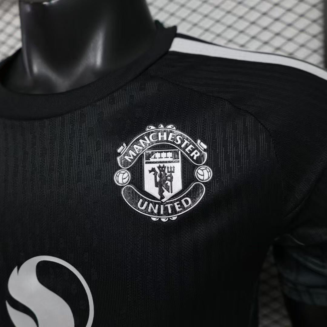 Manchester United 26/27 Player Version Home Goalkeeper kit